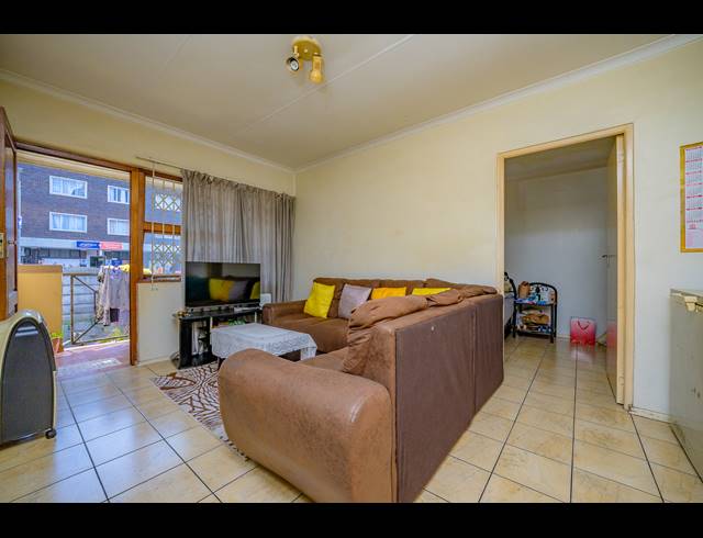 3 BEDROOM APARTMENT FOR SALE IN ESCOMBE